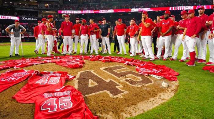reactions-angels-no-hitter-tyler-skaggs-death.gif